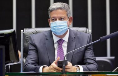 Lira anuncia volta das atividades presenciais na Câmara a partir da próxima semana