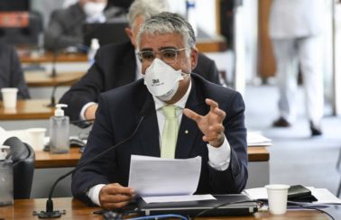Eduardo Girão critica relatório de Renan e divulga carta de repúdio à condução da CPI da Pandemia