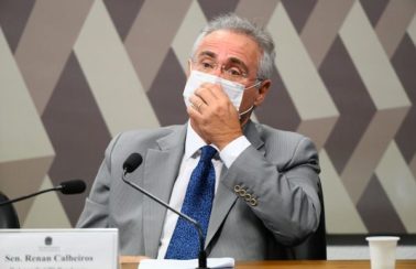 Renan Calheiros diz que vai propor banimento de Bolsonaro das redes sociais