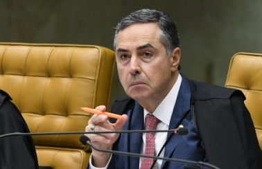 Barroso cita live de Bolsonaro e defende ‘controle de comportamentos, conteúdo ilícito e desinformação’