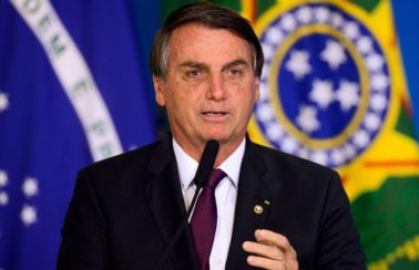 Lei que dificulta punição de servidores e políticos por improbidade é sancionada por Bolsonaro