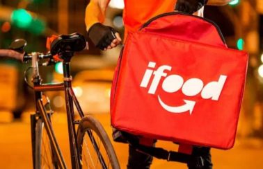 Restaurantes têm nomes alterados no iFood por mensagens de apoio a Bolsonaro e contra vacina