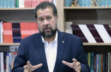 Depois de bancada do PDT votar a favor da PEC dos Precatórios, Lupi diz que vai ao Supremo contra decisão da Câmara
