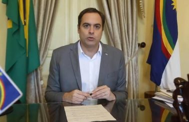 Paulo Câmara revoga decreto que exigia comprovante de vacinação para entrada em templos religiosos em Pernambuco