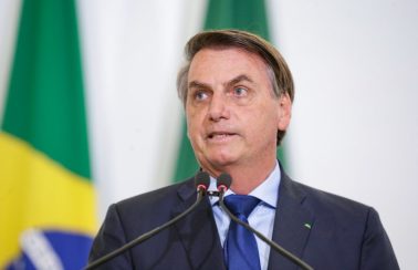 Bolsonaro volta a se eximir pelo preço dos combustíveis: ‘A culpa é minha?’