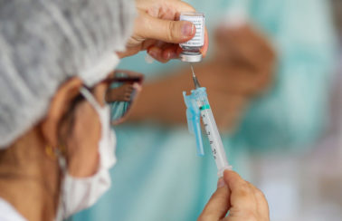 Pernambuco reduz para 55 anos a idade mínima para a dose de reforço e diminui o intervalo de dias para vacina da Covid-19