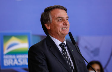 Bolsonaro diz que prorrogará por 2 anos a desoneração da folha de pagamento