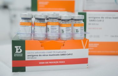 Butantan pedirá uso definitivo da Coronavac à Anvisa até dezembro