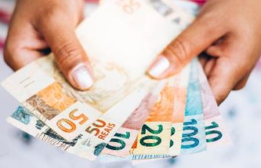Caixa inicia pagamentos do Auxílio Brasil nesta quarta-feira (17)