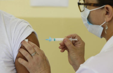 Dez estados brasileiros já aplicam dose de reforço contra a Covid-19