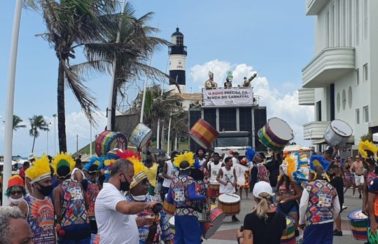 Por realização do carnaval em 2022, grupo faz manifesto no Farol da Barra de Salvador