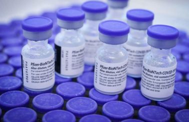 Covid-19: Dados apontam eficácia a longo prazo da vacina da Pfizer em adolescentes