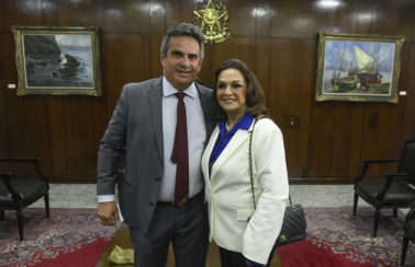 Mãe de Ciro Nogueira abastece avião com R$ 46,9 mil de verba pública