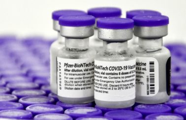 Anvisa aprova inclusão da dose de reforço da Pfizer na bula