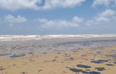 Justiça Federal em Sergipe vai julgar ações sobre derramamento de óleo em praias