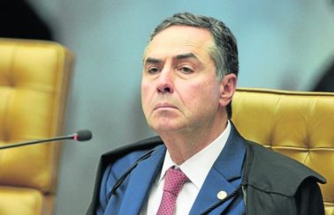 Barroso vota contra portaria que proíbe demissão de não vacinados