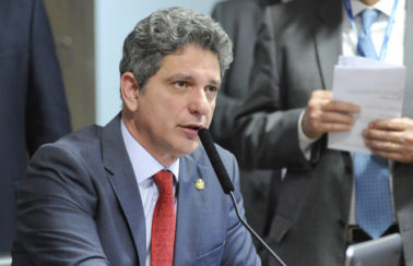 Rogério Carvalho se posiciona após voto favorável ao ‘orçamento secreto’: “Não foi por questão de mérito”