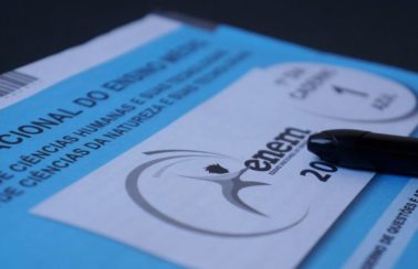 Polícia Federal deflagra operação contra fraudes em gráficas do Enem; contratos superfaturados podem chegar a R$ 130 milhões