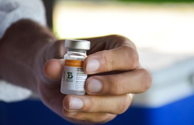 Coronavac: terceira dose amplia em 20 vezes o nível de anticorpos, diz pesquisador