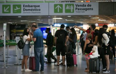 Portaria obriga quarentena de 5 dias para turistas não vacinados