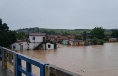 Ciclone provoca chuvas de até 450 mm e causa calamidade no sul da Bahia