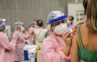 Nove de cada 10 mortos por Covid-19 no Ceará desde março de 2021 não tomaram nenhuma dose da vacina
