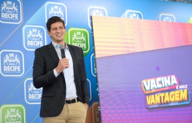 Recife vai sortear 90 smartphones para vacinados contra Covid-19