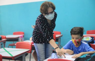 Sarto sanciona lei que cria programa de financiamento de mestrado e doutorado para profissionais da Rede de Ensino de Fortaleza