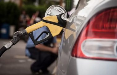 Petrobras reduz preço da gasolina na refinaria