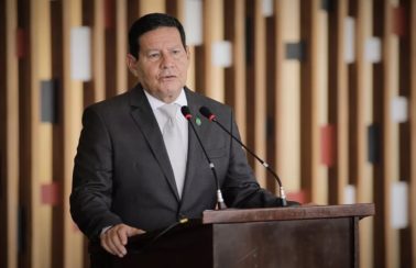Mourão diz que foi avisado por Moro, via WhatsApp, de candidatura em 2022: “Good Luck”