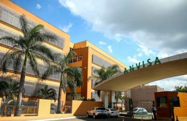 Anvisa discute com sociedades médicas aplicação da Coronavac em crianças