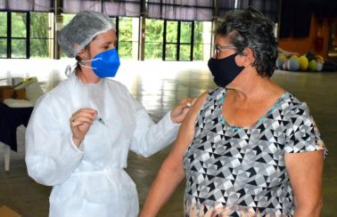 Reforço vacinal produz anticorpos contra a Covid em 99,7% dos casos, confirma estudo