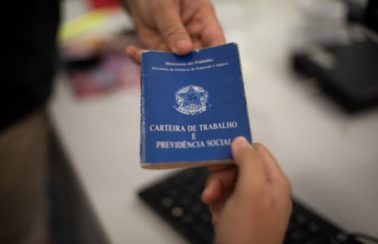 Brasil gera 324 mil empregos formais em novembro, maior número em 3 meses, diz governo