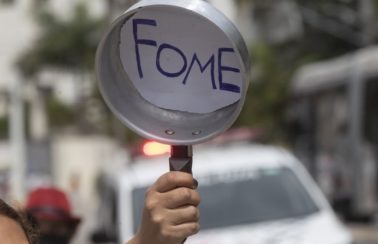 37% dos brasileiros que recebem até 2 salários sofrem com falta de comida, mostra Datafolha