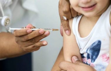 Mais de 80% dos pais querem vacinar filhos contra Covid-19, diz Fiocruz