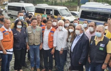 Ministros sobrevoam áreas devastadas pela chuva na Bahia