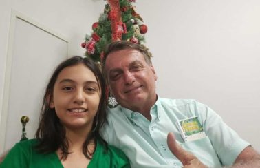 “Minha filha não vai se vacinar”, diz Bolsonaro em encontro com apoiadores