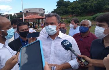 Governador da BA diz que casas serão reconstruídas mesmo se recursos federais não forem enviados: ‘não vou ficar de braço cruzado’