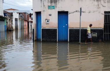 Chuvas na Bahia trarão consequências sanitárias terríveis, alerta epidemiologista