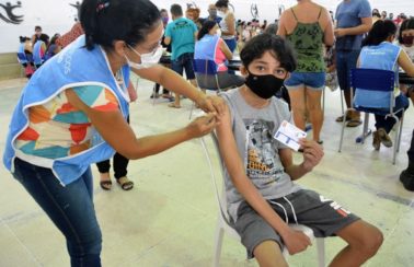 Escolas estaduais da PB vão pedir comprovante de vacinação para matrículas de adolescentes