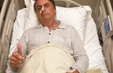 Bolsonaro é internado com obstrução intestinal, sem previsão de alta
