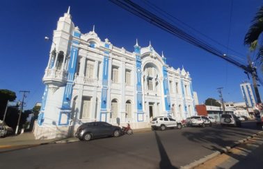 Após aprovação na Câmara, prefeito veta parcialmente aumento de salário dos professores de Natal