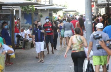 Ceará ‘sinaliza para risco’ de terceira onda de Covid-19, diz secretário da Saúde