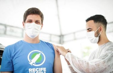 Prefeito do Recife, João Campos, anuncia que está com Covid-19 pela segunda vez
