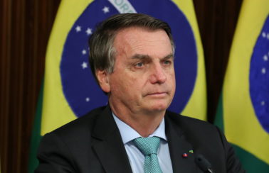 PGR é acionada para investigar campanha antecipada de Bolsonaro em outdoors