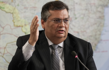 Após ser chamado de ‘gordo’ por Bolsonaro, Flávio Dino reage: ‘vai trabalhar’