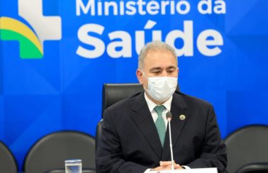 Saúde diz que 12 dos 26 voos para entrega de vacina infantil foram cancelados ou alterados em função da Covid-19