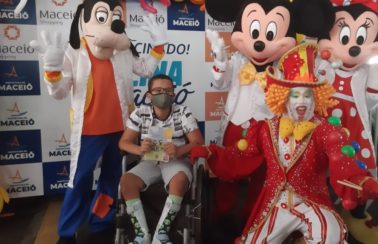 ‘Todo mundo tem que se vacinar’, diz menino de 10 anos vacinado contra Covid em Maceió