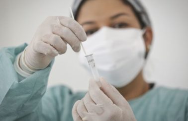 Brasil tem novo recorde de testes de Covid-19 em farmácias, diz Abrafarma