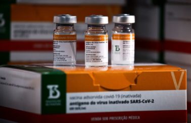 Anvisa libera CoronaVac para crianças e adolescentes entre 6 e 17 anos, com veto a imunossuprimidos